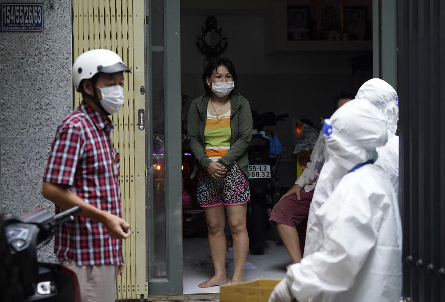 TPHCM: Y tế phường xã quá tải F0 điều trị tại nhà