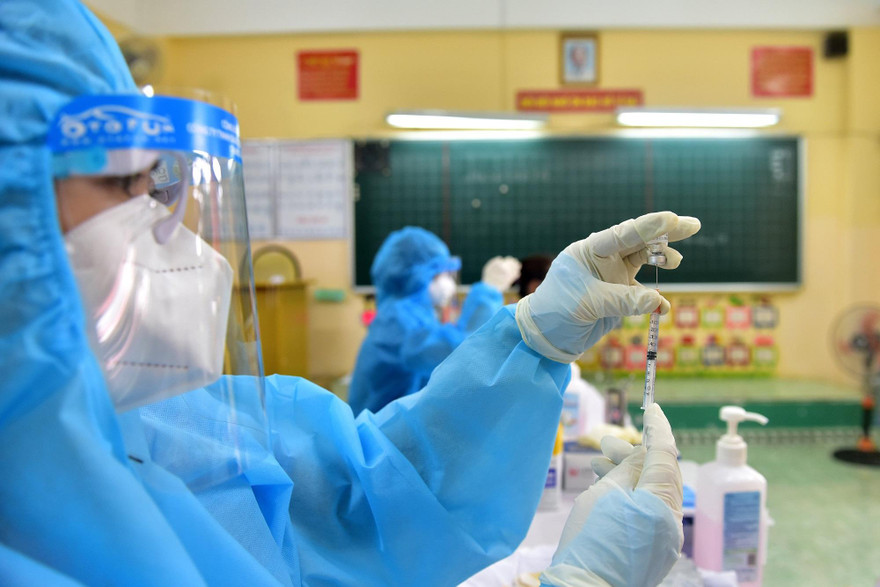 TPHCM: Nghiên cứu phương án tiêm vắc xin cho trẻ em