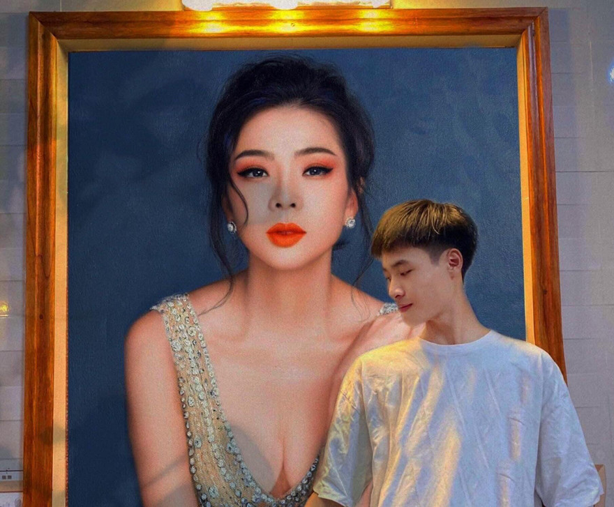 Chàng trai đam mê vẽ tranh truyền thần