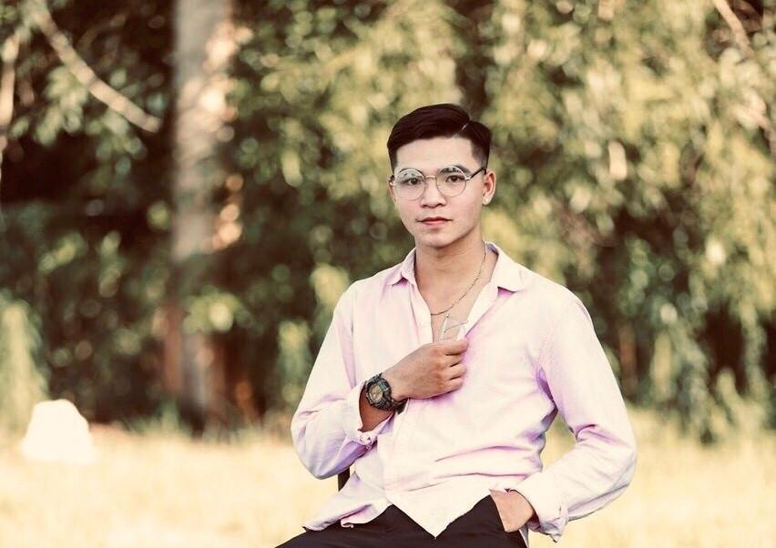 Chàng huấn luyện viên trẻ tuổi và niềm đam mê với trái bóng 