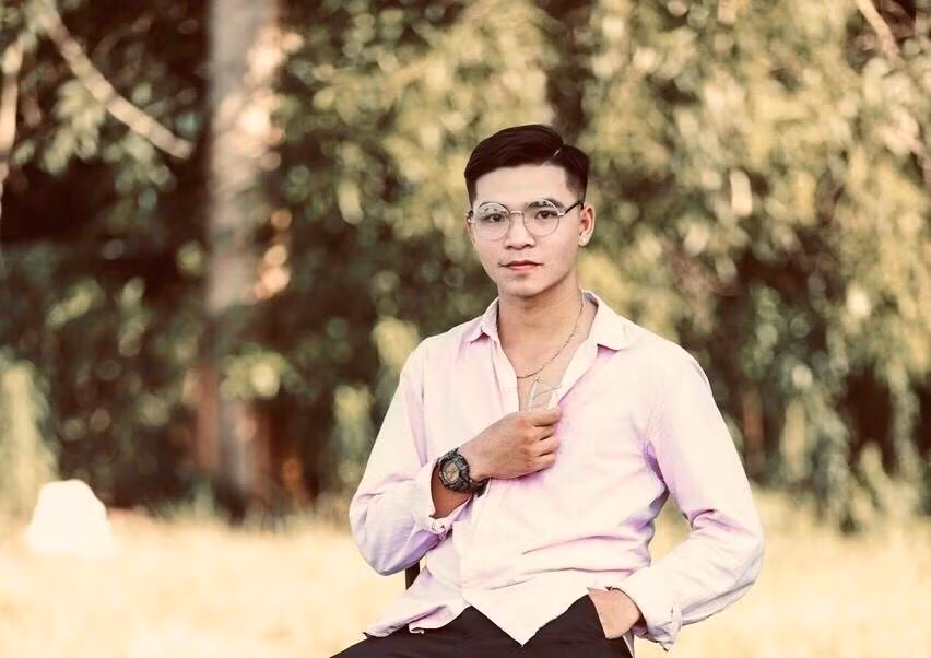Chàng huấn luyện viên trẻ tuổi và niềm đam mê với trái bóng 