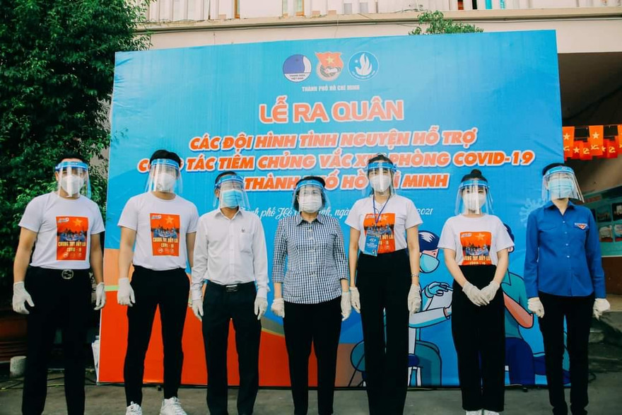 Ra quân "Đội hình thanh niên tình nguyện hỗ trợ công tác tiêm vắc xin phòng COVID-19" 