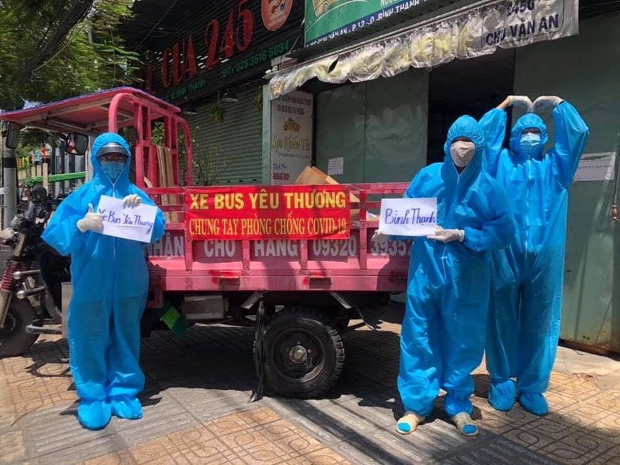 “Chuyến xe yêu thương”: Chở quà đi khắp Sài Gòn