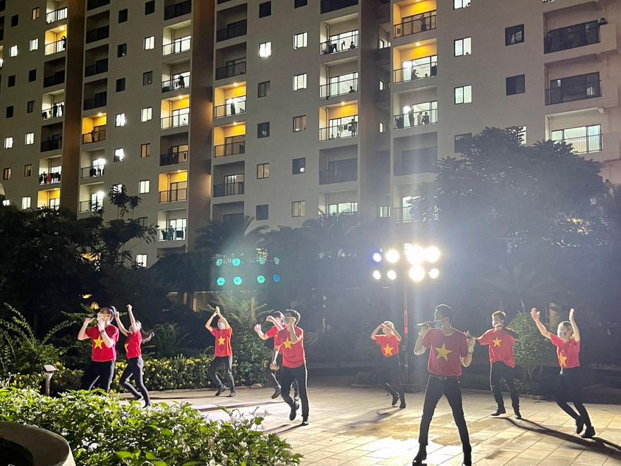 “Khúc ca đồng lòng”: Cổ vũ tinh thần cho tuyến đầu chống dịch và bệnh nhân COVID-19