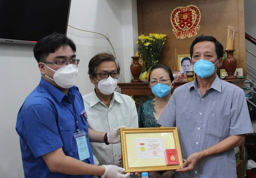 T.Ư Đoàn truy tặng Huy hiệu “Tuổi trẻ dũng cảm” cho Đại úy Phan Tấn Tài