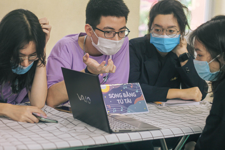 “Người bạn” đồng hành đặc biệt của các sĩ tử