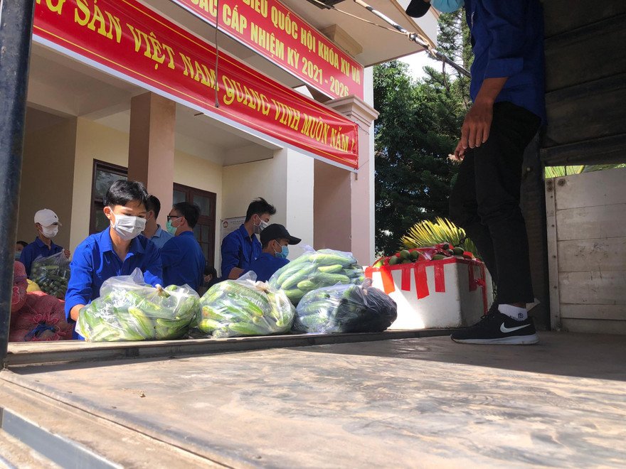 Những “chuyến xe yêu thương” từ Lâm Đồng hướng về tâm dịch TP. HCM