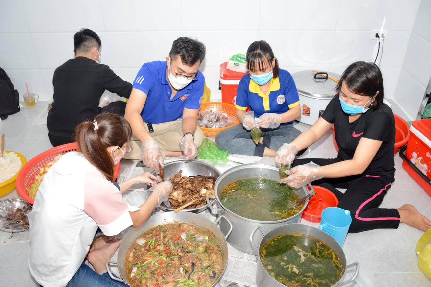  Những suất cơm nghĩa tình trong mùa dịch