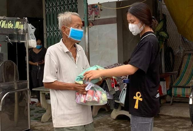 Những suất ăn nghĩa tình từ “Bếp yêu thương”