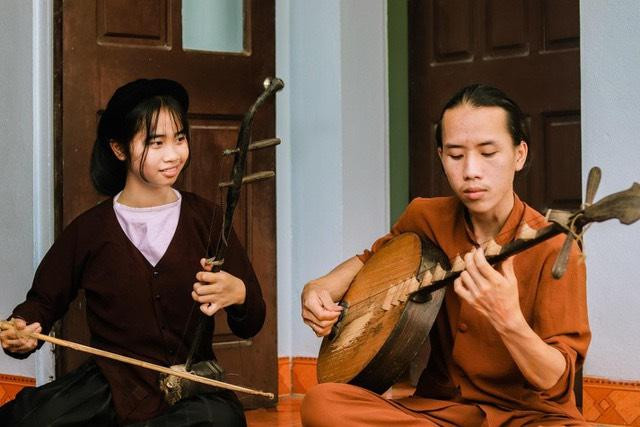 Chàng trai trẻ muốn truyền nghề hát xẩm đến mọi người