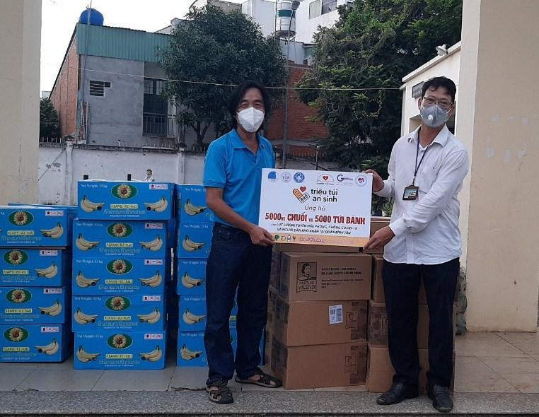 Bổ sung thêm dinh dưỡng cho bữa ăn của lực lượng tuyến đầu chống dịch