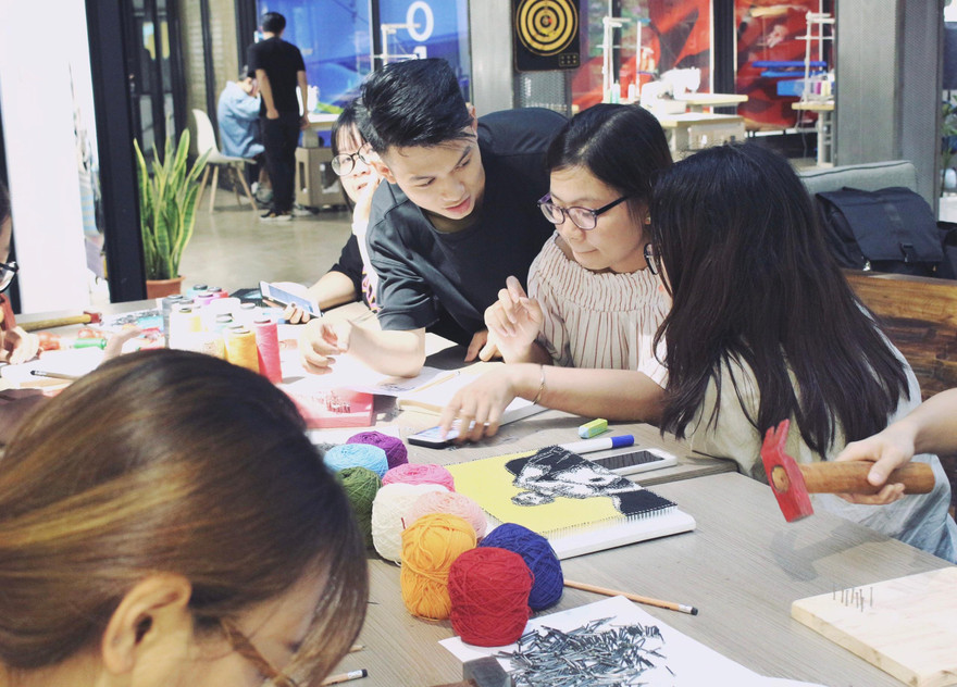 Chàng trai tiên phong đưa tranh chỉ đinh nghệ thuật về Việt Nam