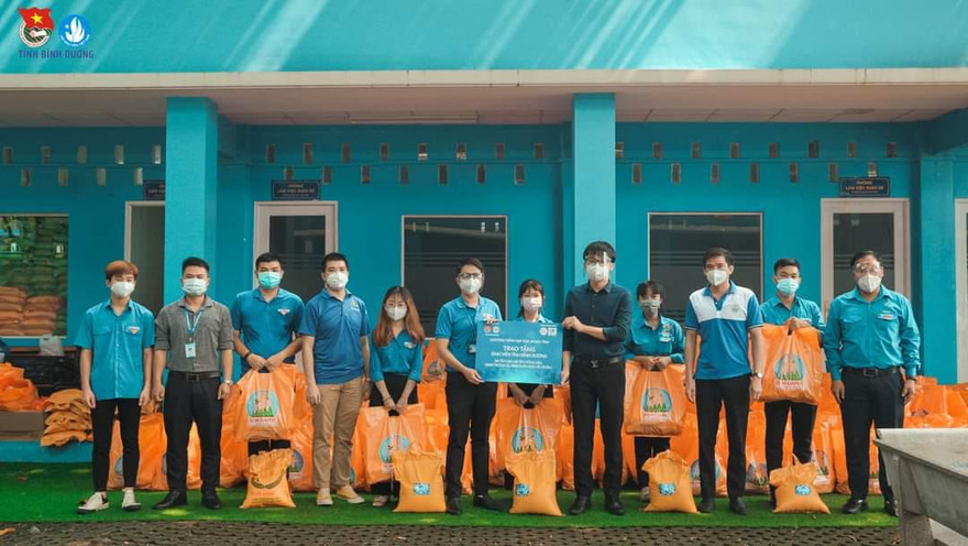 Hội Sinh viên tỉnh Bình Dương trao 530 phần quà cho sinh viên khó khăn