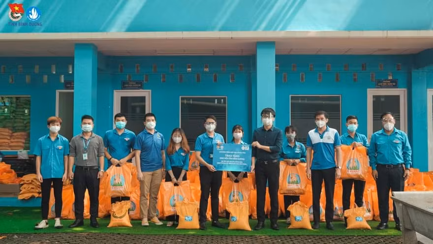 Hội Sinh viên tỉnh Bình Dương trao 530 phần quà cho sinh viên khó khăn