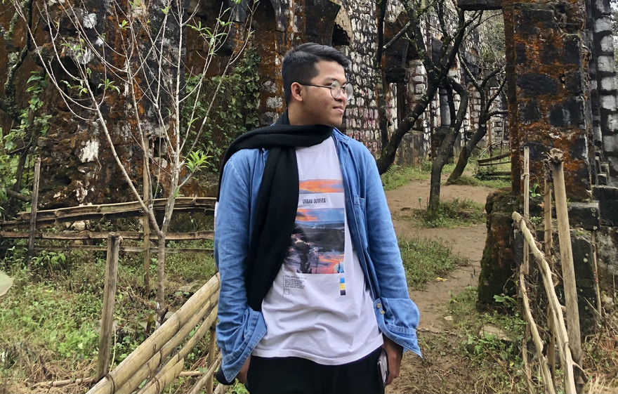 “Vì ta còn trẻ nên cứ xách ba lô lên và đi”