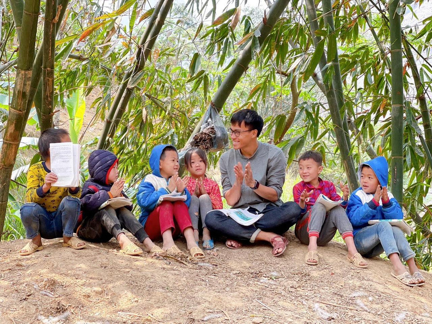Chàng trai Quảng Nam mang nụ cười đến trẻ em vùng cao