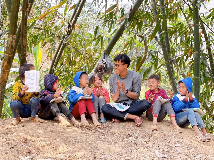 Chàng trai Quảng Nam mang nụ cười đến trẻ em vùng cao