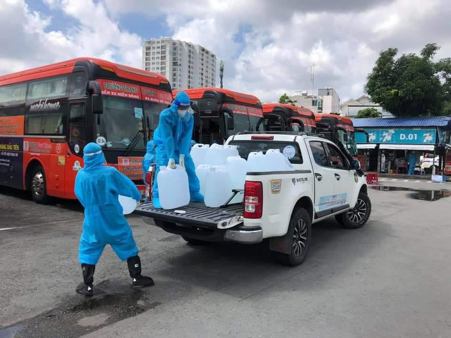 Thành Đoàn TP. HCM tặng dung dịch sát khuẩn cho các tỉnh Đoàn chống dịch