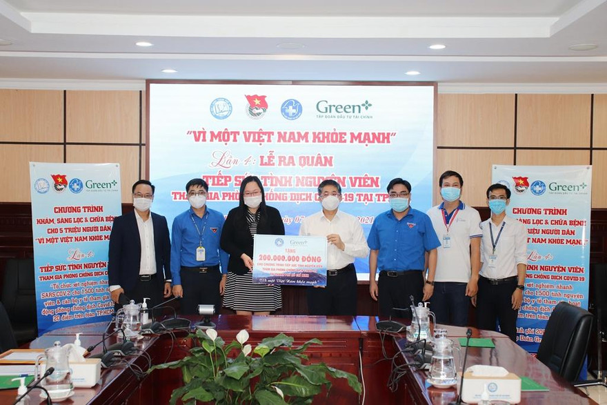 Tiếp sức tình nguyện viên tham gia tuyến đầu chống dịch