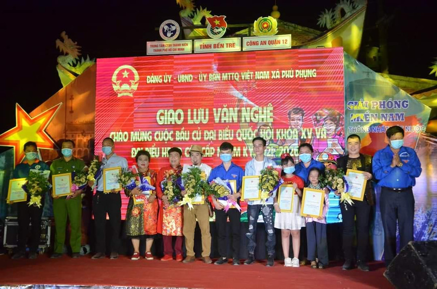 “Hành trình nhân ái” mang yêu thương về Bến Tre