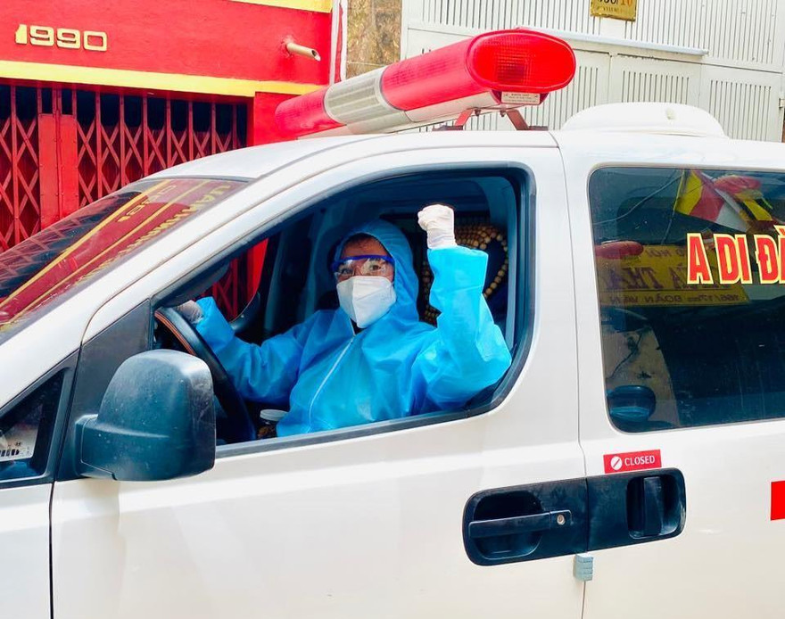 Thủ lĩnh “nhặt rác" trở thành tình nguyện viên lái xe "0 đồng"