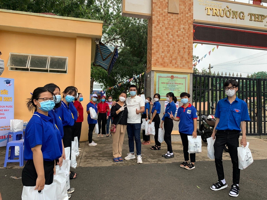 “Bếp ăn 0 đồng” tiếp sức cho sĩ tử