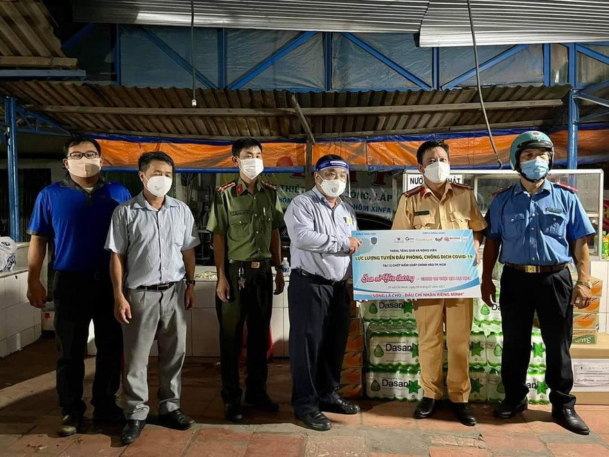 Khởi động chương trình “San sẻ yêu thương - chung tay vượt qua đại dịch”