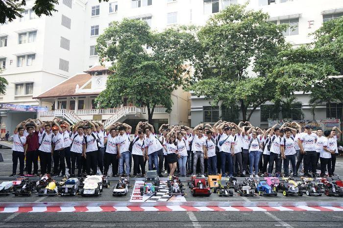 Khởi động cuộc thi “Mini Car Racing 2021” 