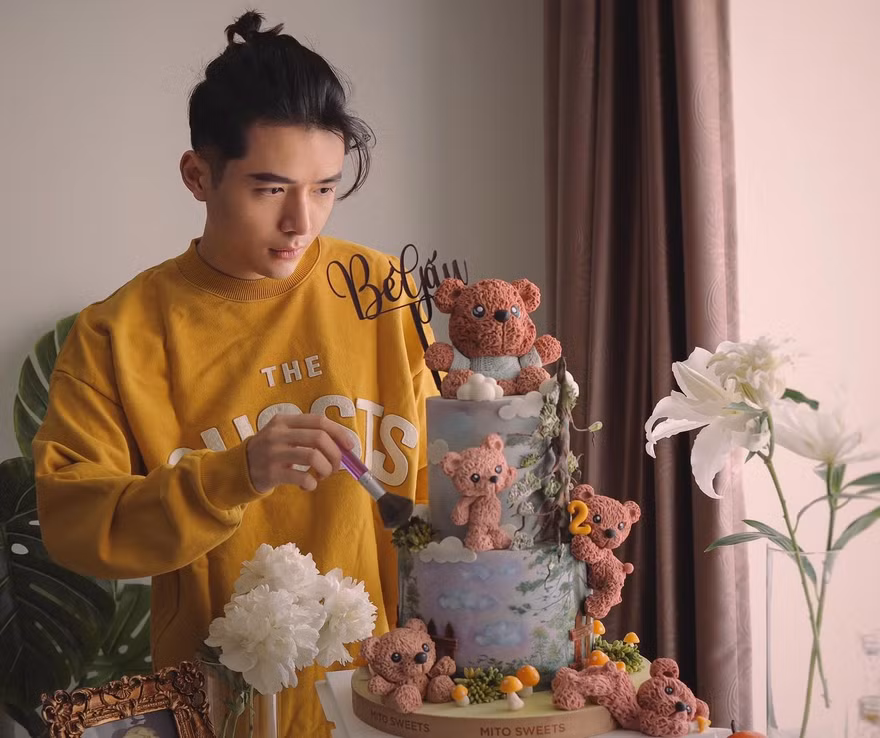 Chàng trai 9X “trồng hoa” trên bánh kem