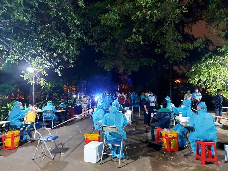 Những sinh viên tình nguyện nơi tuyến đầu chống dịch