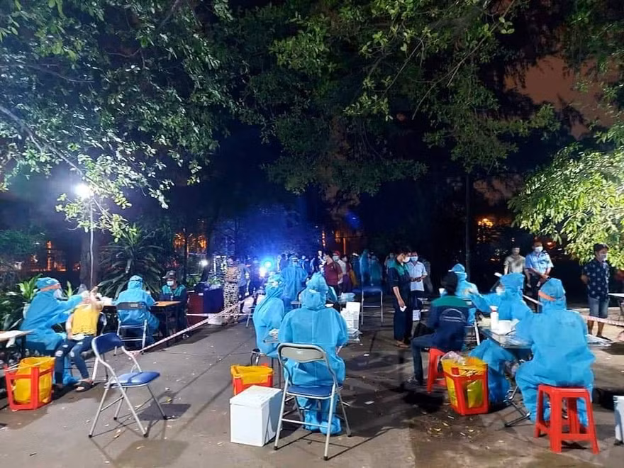 Những sinh viên tình nguyện nơi tuyến đầu chống dịch