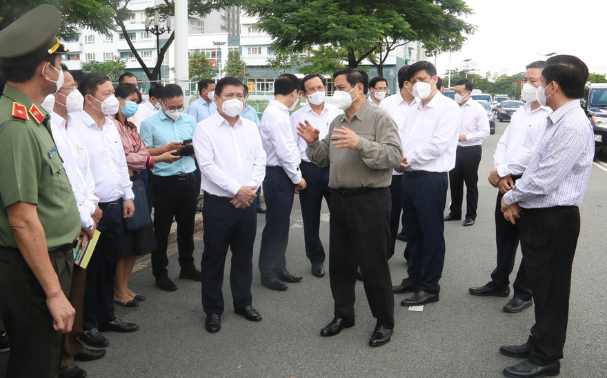 Thủ tướng Phạm Minh Chính kiểm tra tại Khu cách ly KTX ĐHQG TP. HCM