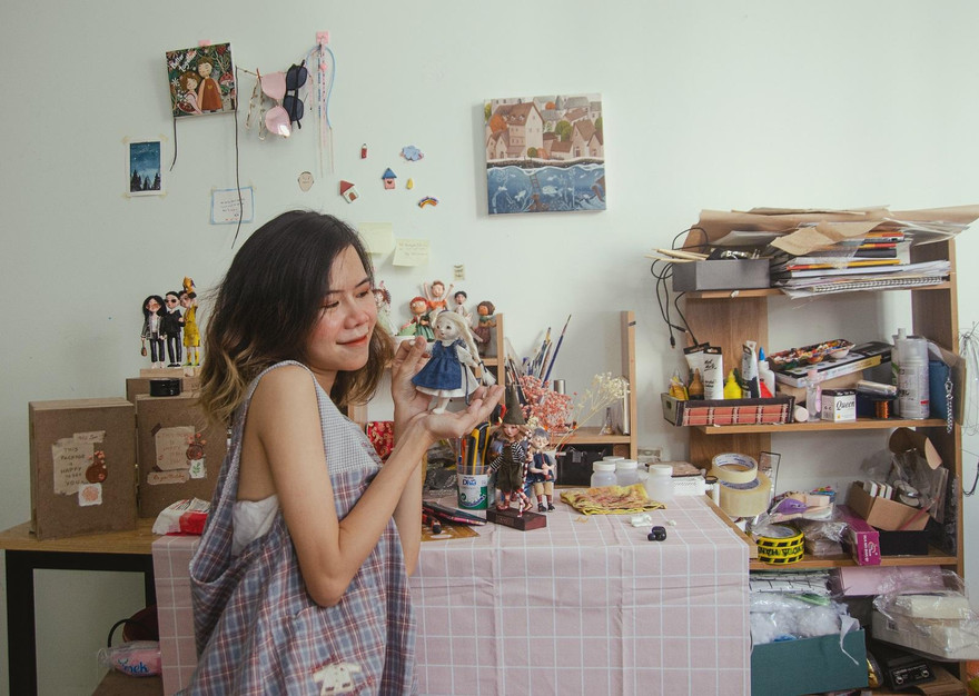 Cô gái bỏ việc văn phòng đi làm búp bê thủ công, kiếm hàng chục triệu đồng giữa mùa dịch