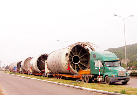 Tiêu cực là một trong những vấn đề cần giải quyết trong công tác cấp phép cho xe siêu trường, siêu trọng (ảnh minh hoạ)