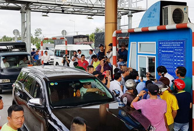 Ách tắc giao thông liên tục xảy ra tại BOT Sóc Trăng những ngày qua
