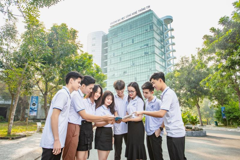 Một trường đại học mua bảo hiểm tặng hơn 7.000 sinh viên
