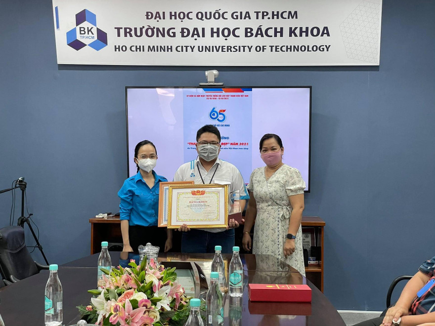 Sinh viên ‘từ F0 đến tình nguyện viên’ được vinh danh ‘Thanh niên sống đẹp’ 