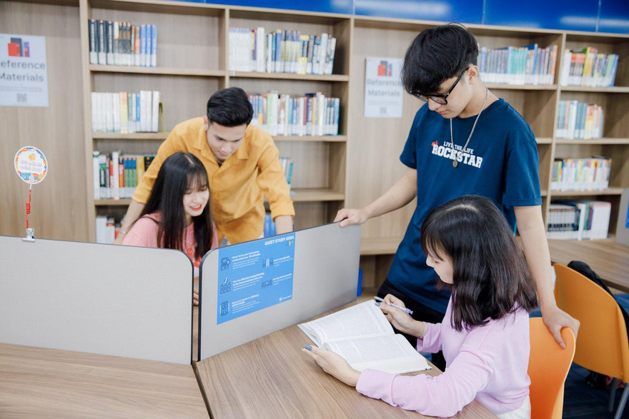 Sinh viên trường ĐH Kinh tế TP. HCM có thể đi học trở lại từ đầu tháng 11/2021