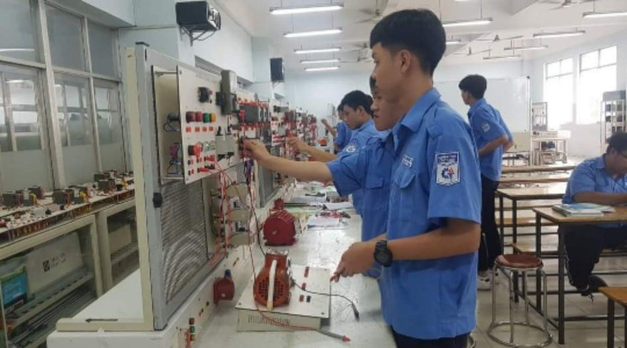 Sinh viên lo lắng vì tốt nghiệp trễ 