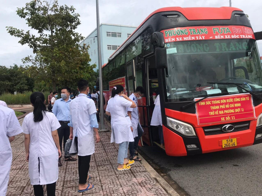 Trường ĐH Y Dược Cần Thơ: nhận bằng tốt nghiệp xong là lên đường chống dịch