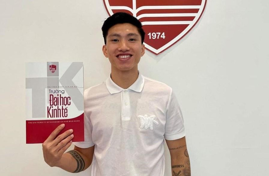 Nối gót Quang Hải, Đoàn Văn Hậu trở thành sinh viên trường ĐH Kinh tế (ĐHQG Hà Nội)