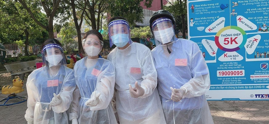 Cán bộ và đoàn viên thành Đoàn Bắc Ninh tại một điểm cách ly