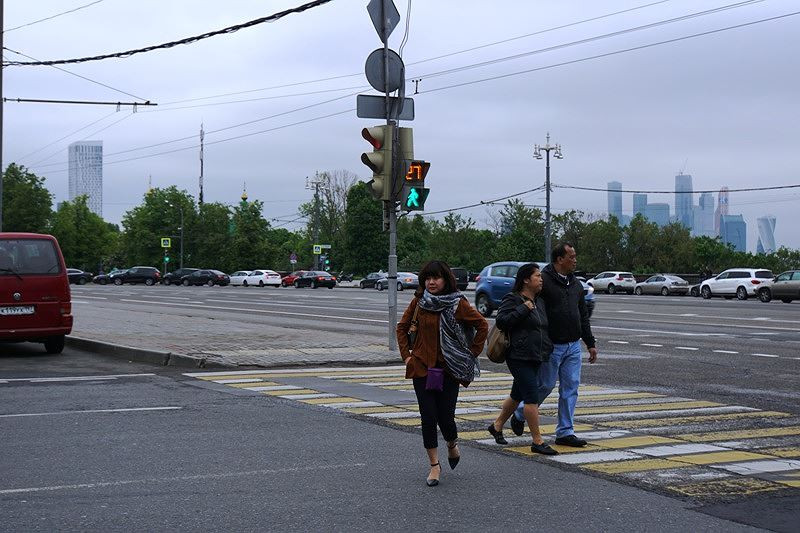 Tại các nước châu Âu, đồng hồ đếm ngược chủ yếu chỉ được lắp đặt tại các đèn dành cho người đi bộ (ảnh chụp tại Matxcơva – Liên bang Nga). Tác giả Sỹ Lực