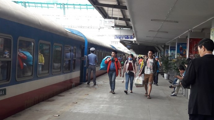 Bên trong sân ga Hà Nội