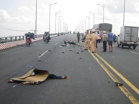 Cầu Vĩnh Tuy (Hà Nội) thường xuyên xảy ra tai nạn giao thông