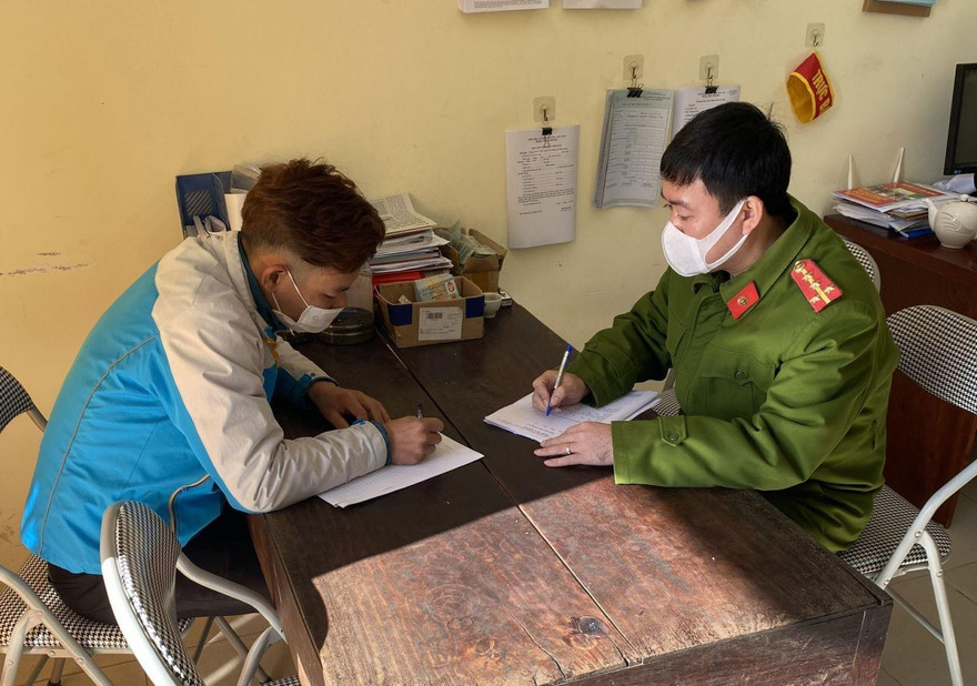 T. V. D làm việc với cơ quan công an