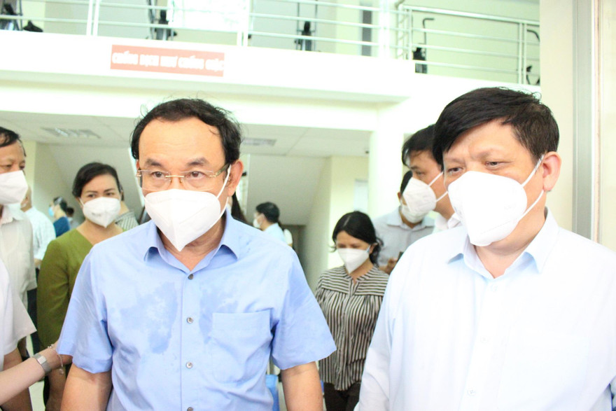 Bí thư Thành ủy TPHCM: 'Tranh thủ từng phút để cứu người trước'