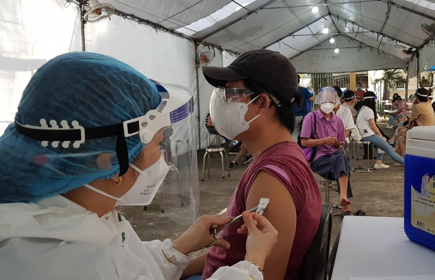  74,5% người dân TPHCM trên 18 tuổi đã tiêm vắc xin mũi 2