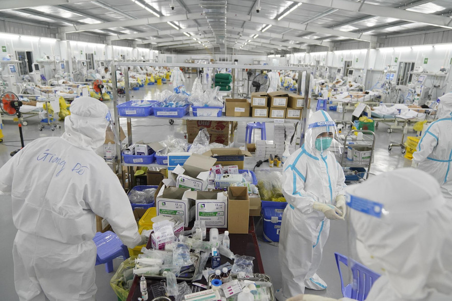 Một nửa ca mắc COVID-19 ở TPHCM đã khỏi bệnh, Bình Thuận tiếp tục đưa người về quê