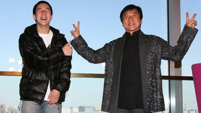 Thành Long (phải) và con trai Phòng Tổ Danh